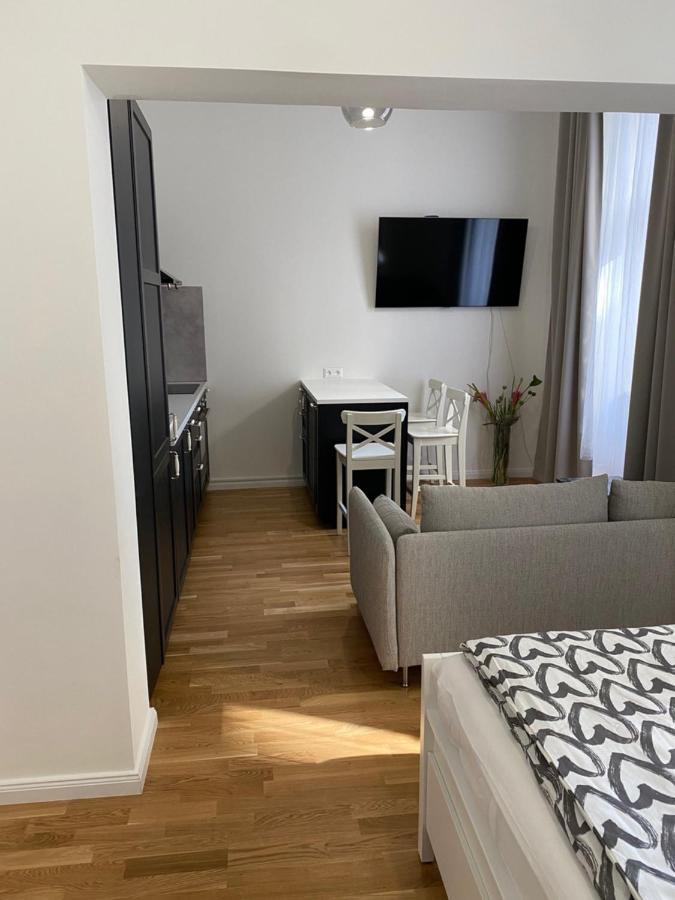 Angelo Roma Apartment Прага Екстериор снимка